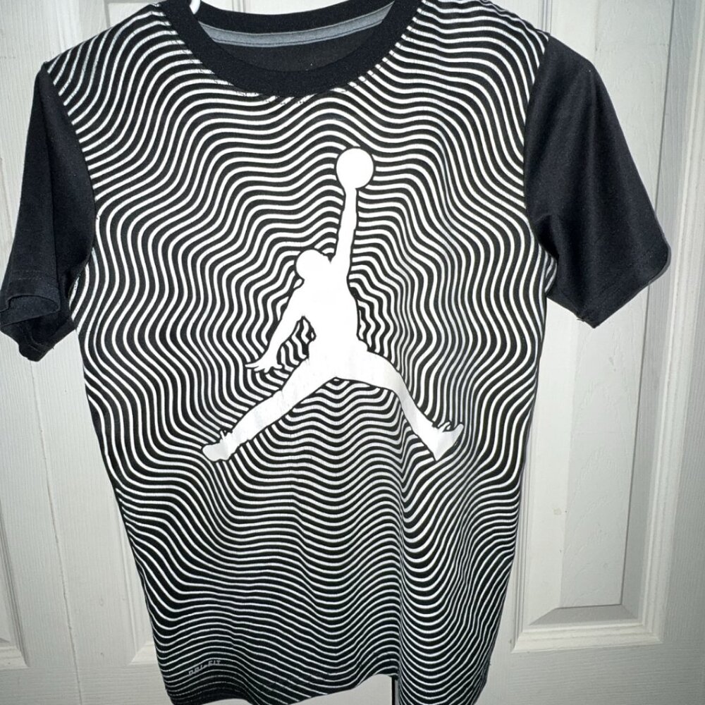 JORDAN Boys Black and White Psychedelic Basketball T Shirt